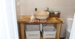 Gibson Bitght sales in Roatan, Honduras