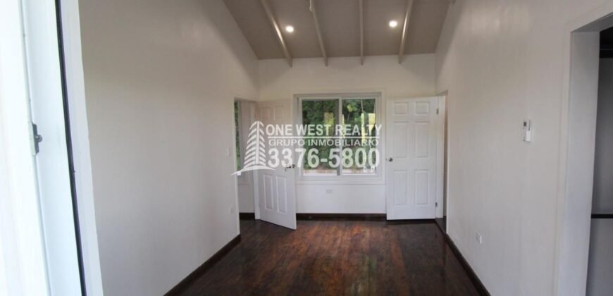 Gibson Bitght sales in Roatan, Honduras