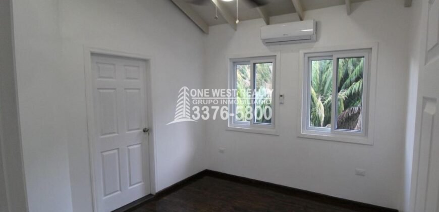 Gibson Bitght sales in Roatan, Honduras