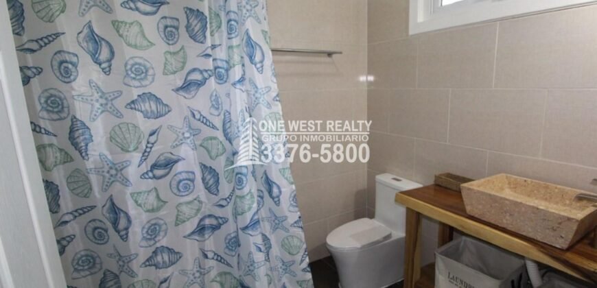 Gibson Bitght sales in Roatan, Honduras