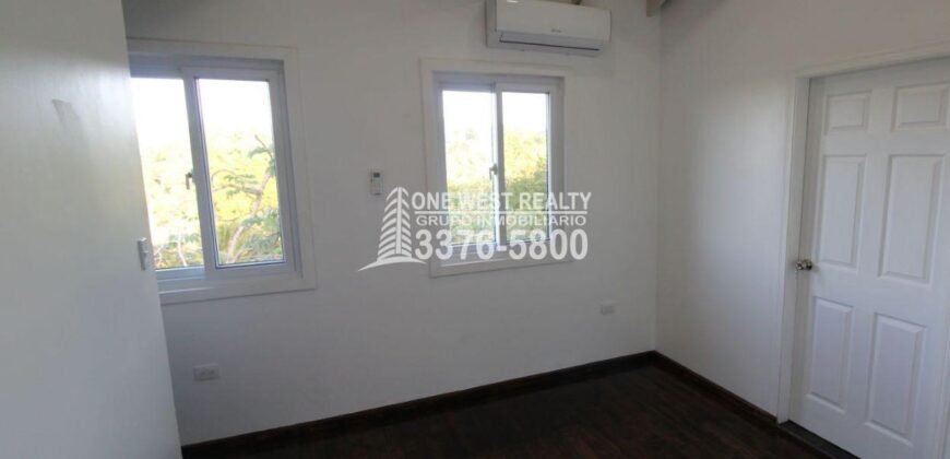 Gibson Bitght sales in Roatan, Honduras