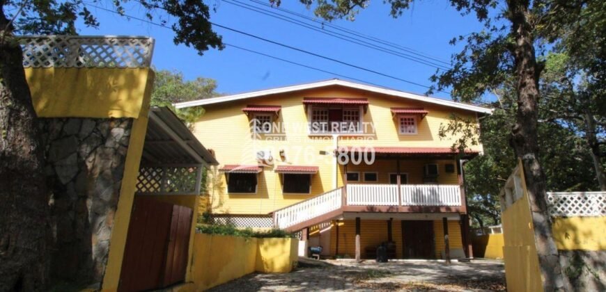 Oak Ridg, Homes and Condos 56 Acres, Roantan Honduras
