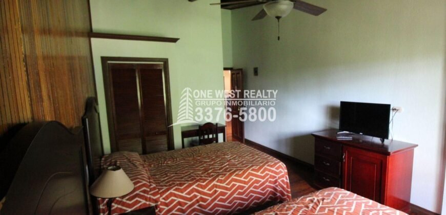 Oak Ridg, Homes and Condos 56 Acres, Roantan Honduras