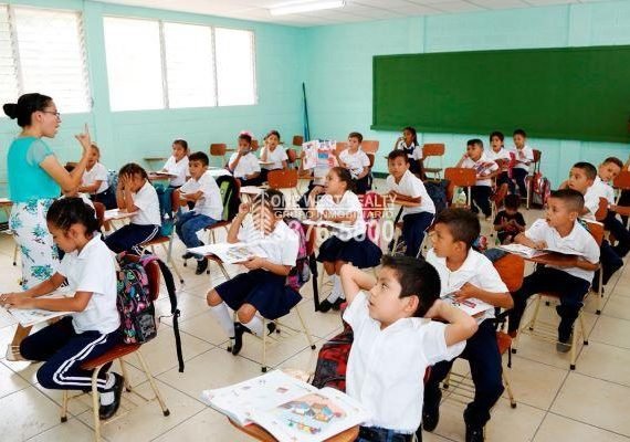 El incremento al sueldo base de los docentes es de L1,300