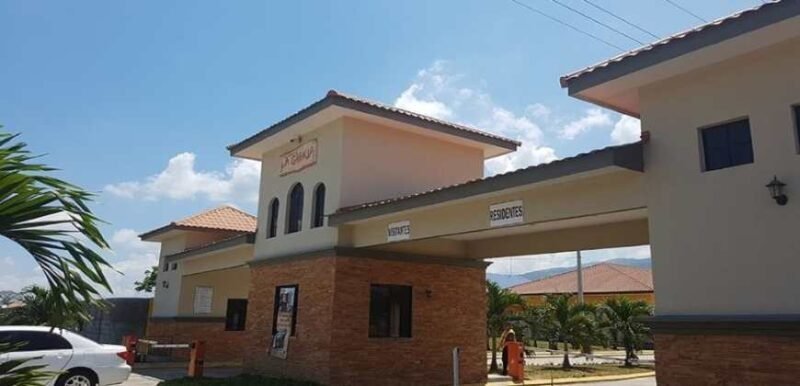 Lote en Venta en Residencial La Granja