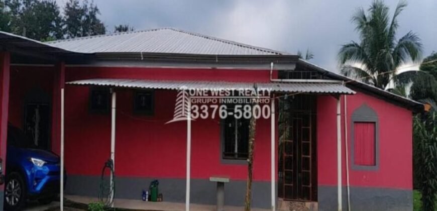 Jutiapa Atlántida Casa Grande En Venta a Orilla de Carretera