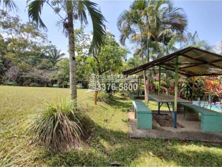 Finca Turística en Venta con Parque Acuático, Apartamentos y Restaurante