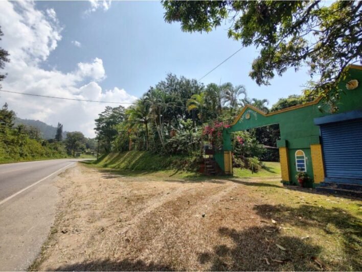 Finca Turística en Venta con Parque Acuático, Apartamentos y Restaurante