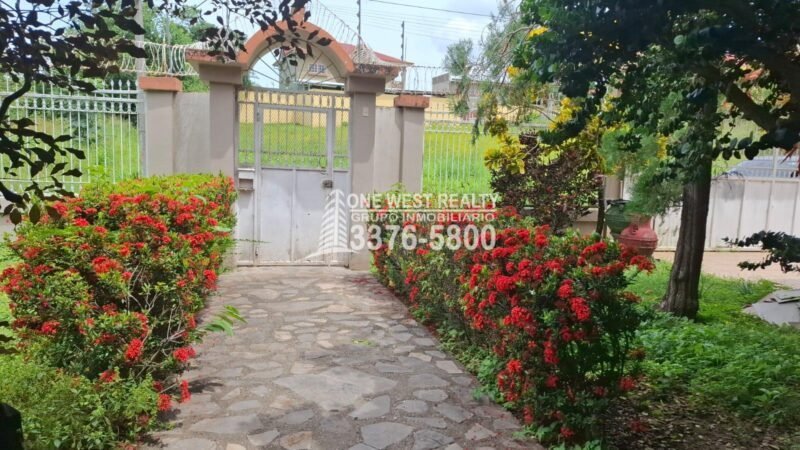 One West Realty-casa en venta Residencial Kattan