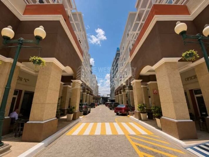 Locales Comerciales en venta con excelente ubicacion en Col. Los Próceres, Tegucigalpa