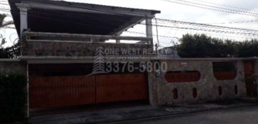 Casa en Venta en Col. Los Álamos San Pedro Sula | 4 HBT. 3 Baños