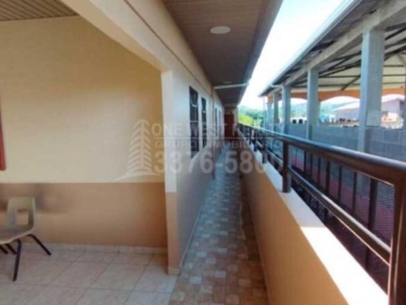 Edificio de dos niveles en Venta