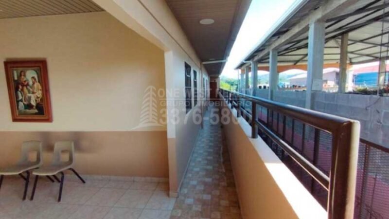 Edificio de dos niveles en Venta