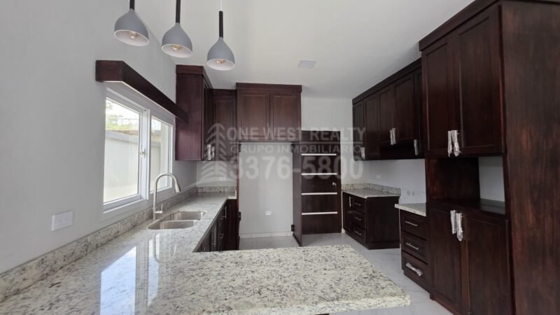 Townhouse en Venta en Villas del Campo San Pedro Sula Cerca de Campisa