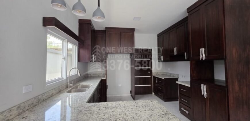 Townhouse en Venta en Villas del Campo San Pedro Sula Cerca de Campisa