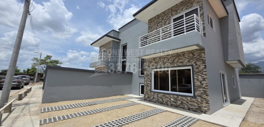 Townhouse en Venta en Villas del Campo San Pedro Sula Cerca de Campisa