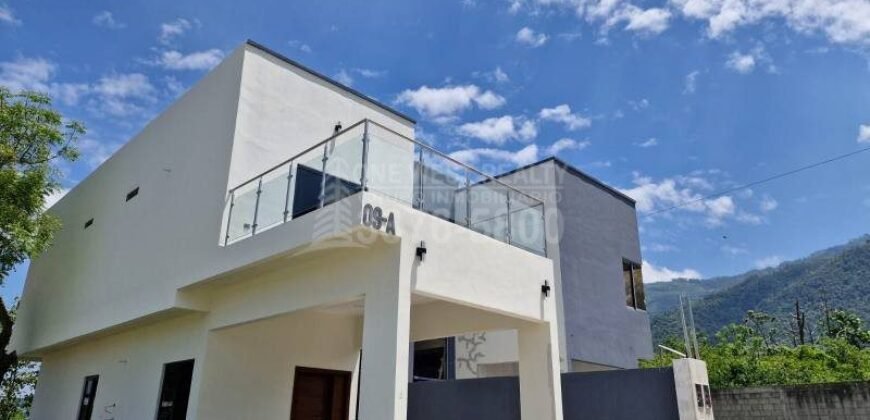 One West Realty te invita a conocer este increíble TownHouse en Venta