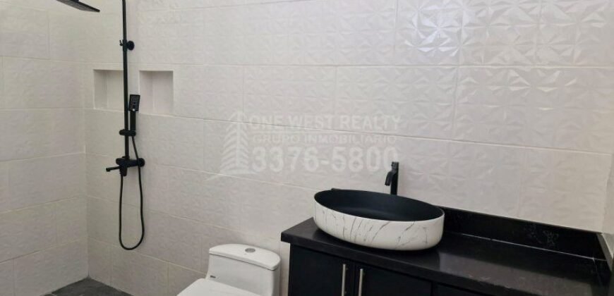 One West Realty te invita a conocer este increíble TownHouse en Venta