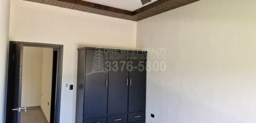 One West Realty te invita a conocer este increíble TownHouse en Venta