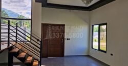 One West Realty te invita a conocer este increíble TownHouse en Venta