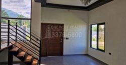 One West Realty te invita a conocer este increíble TownHouse en Venta
