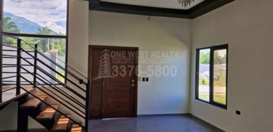 One West Realty te invita a conocer este increíble TownHouse en Venta