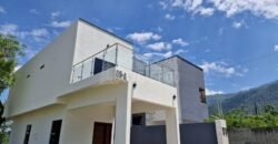 One West Realty te invita a conocer este increíble TownHouse en Venta