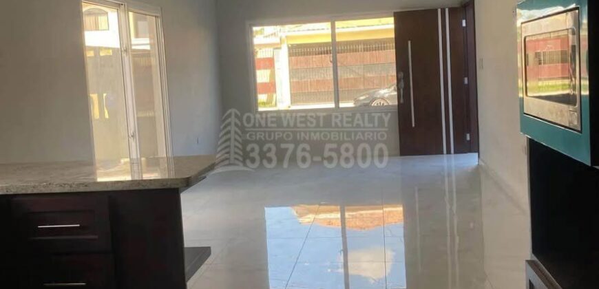 Townhouse en Venta en Villas del Campo San Pedro Sula Cerca de Campisa