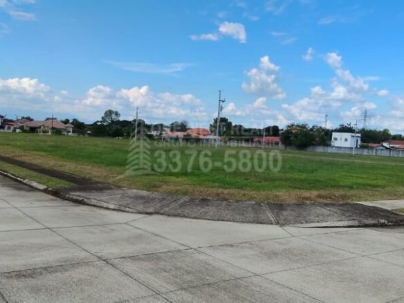 lote de esquina en venta en Residencial La Granja
