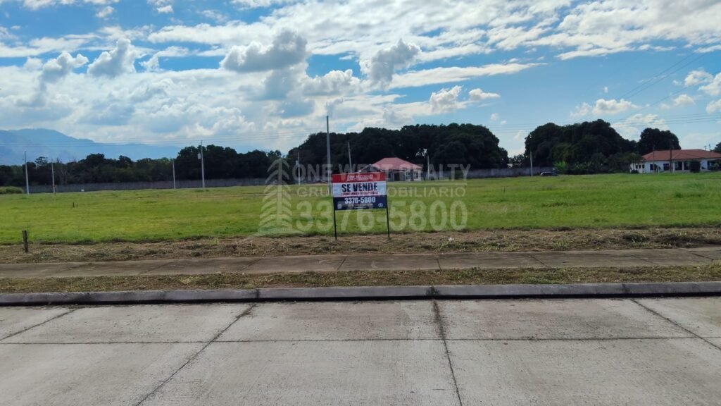 lote de esquina en venta en Residencial La Granja