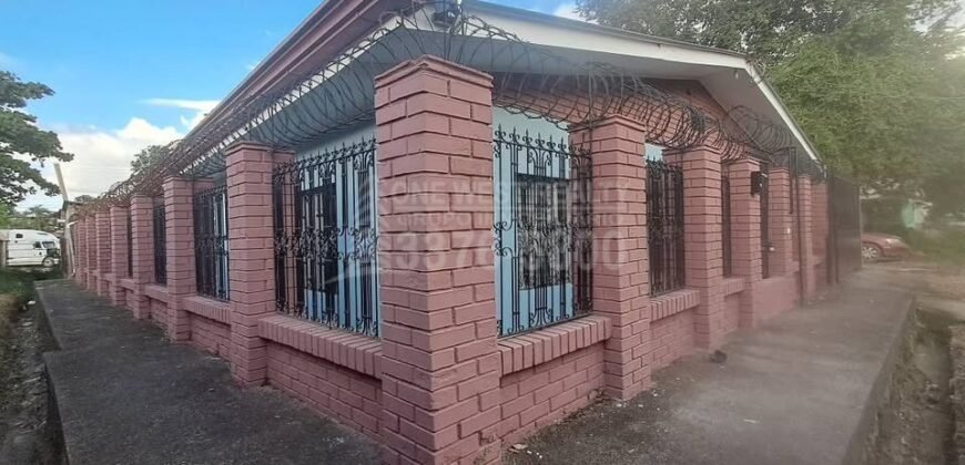 ¡Casa Espaciosa y Moderna  en Venta, a Pasos del Centro de El Progreso!