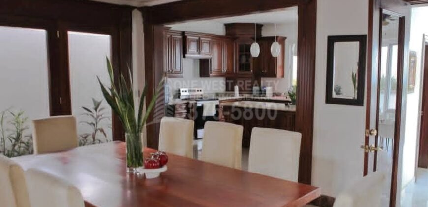 Stunning Luxury Home with Pool in Merendon Hills – Prime Location