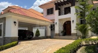 Stunning Luxury Home with Pool in Merendon Hills – Prime Location