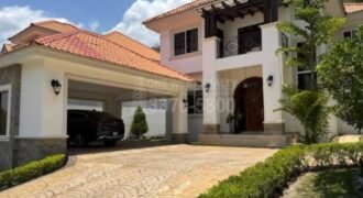 Stunning Luxury Home with Pool in Merendon Hills – Prime Location