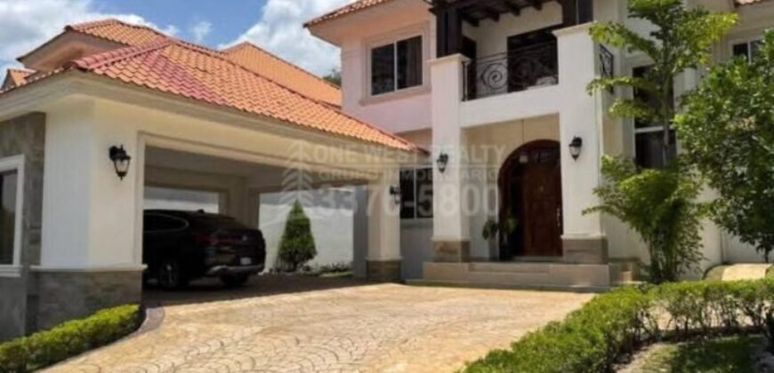 Stunning Luxury Home with Pool in Merendon Hills – Prime Location