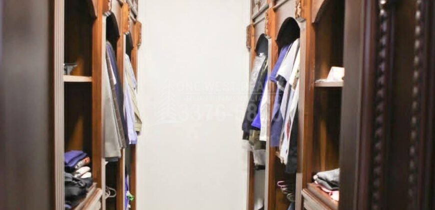 Stunning Luxury Home with Pool in Merendon Hills – Prime Location