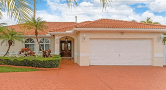Discover Luxury and Comfort in This Stunning Southwest Miami Home| for sales