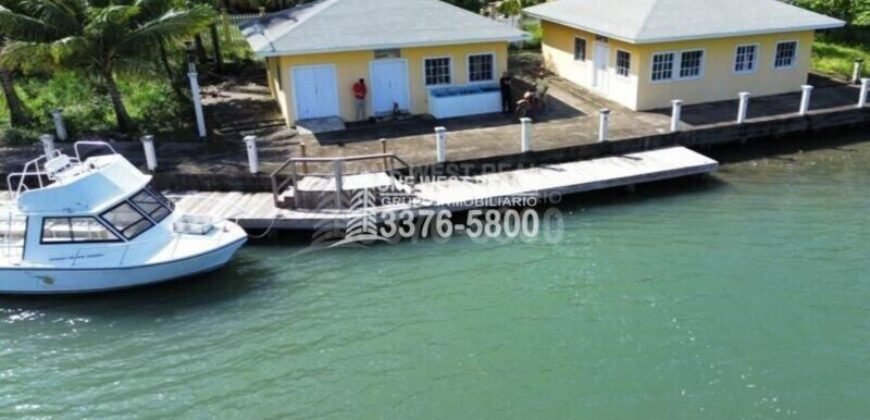 Oak Ridge Homes and Condos: complejo frente al mar en Punta Blanca, Roatán