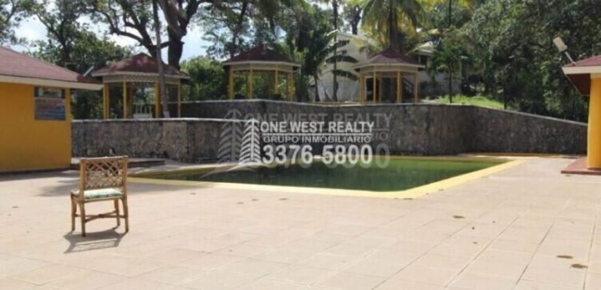 Oak Ridge Homes and Condos: complejo frente al mar en Punta Blanca, Roatán
