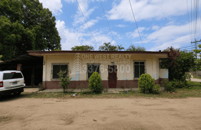 Casa en Venta en Barrio Los Pinos, El Progreso, Yoro | Propiedad de Esquina con Potencial Comercial