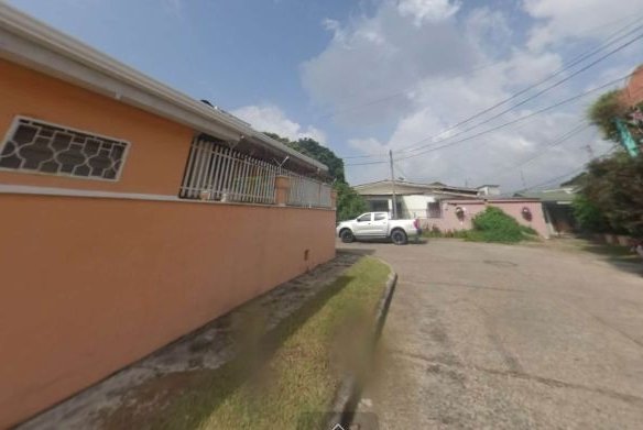 Terreno con edificio, local comercial y bodega en venta en Miraflores Sur, La Ceiba