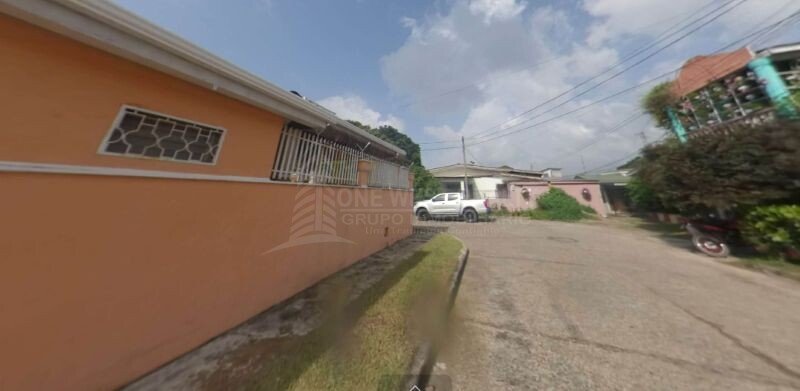 Terreno con edificio, local comercial y bodega en venta en Miraflores Sur, La Ceiba