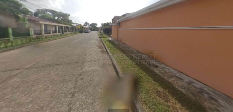 Terreno con edificio, local comercial y bodega en venta en Miraflores Sur, La Ceiba