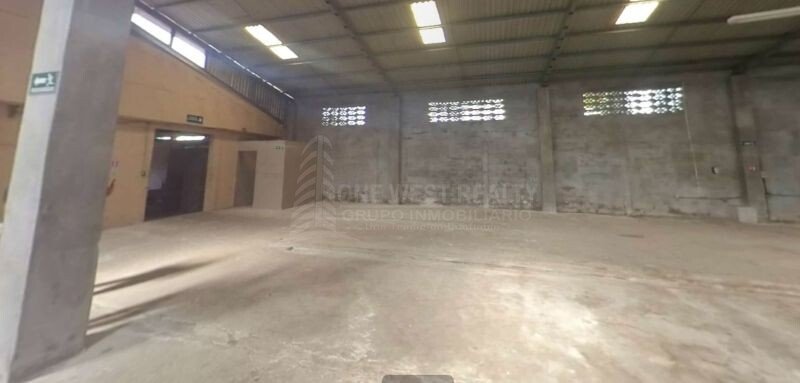 Terreno con edificio, local comercial y bodega en venta en Miraflores Sur, La Ceiba
