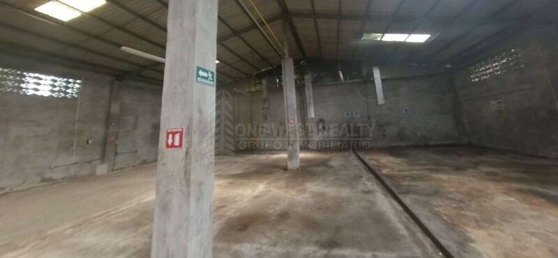 Terreno con edificio, local comercial y bodega en venta en Miraflores Sur, La Ceiba