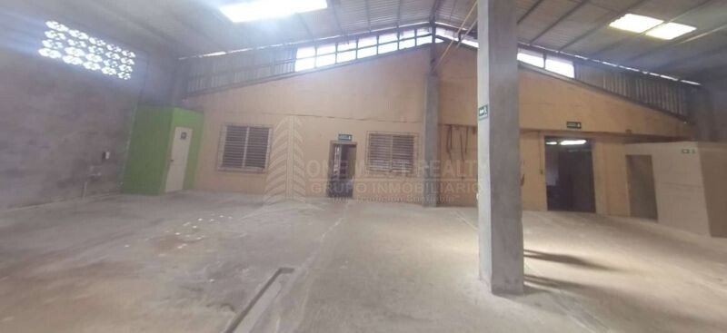 Terreno con edificio, local comercial y bodega en venta en Miraflores Sur, La Ceiba