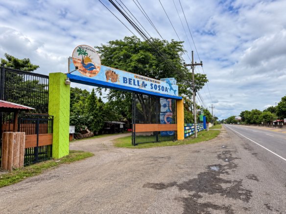 Established Tourist Resort for Sale in Santa Cruz de Yojoa, Honduras